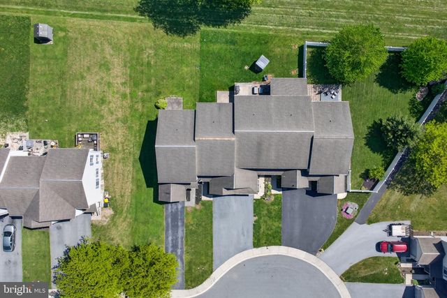 53 CHICKADEE CIR, Leola, PA 17540