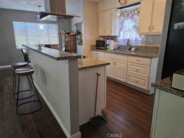 840 E Foothill 17, Azusa, CA 91702