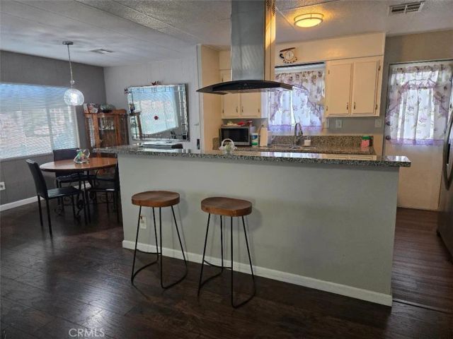 840 E Foothill 17, Azusa, CA 91702