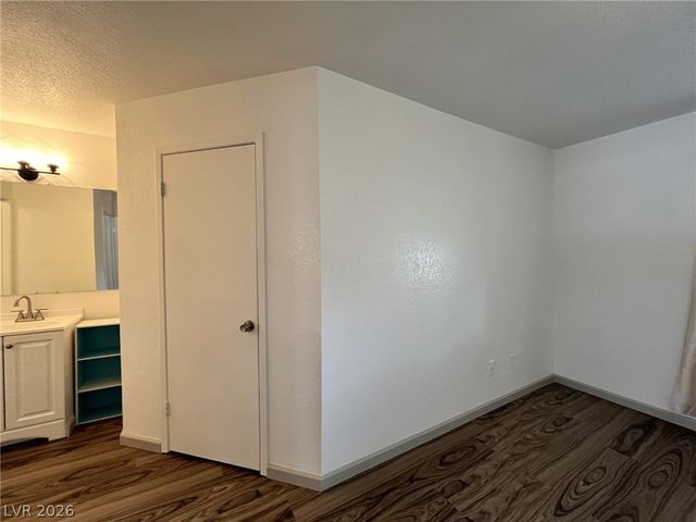 6750 Del Rey Avenue 130, Las Vegas, NV 89146