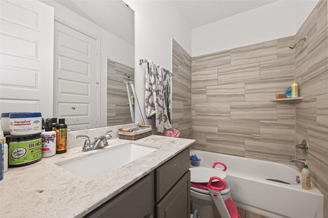 26619 Vega Pointe Lane, Richmond, TX 77406