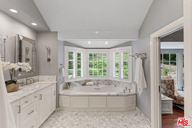 15938 Valley Vista Boulevard, Encino (los Angeles), CA 91436