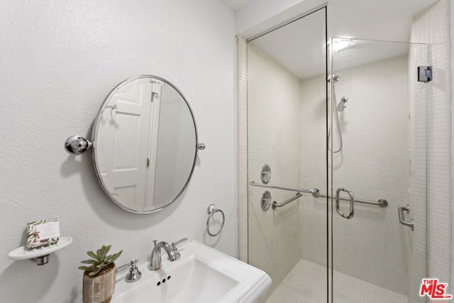 15938 Valley Vista Boulevard, Encino (los Angeles), CA 91436