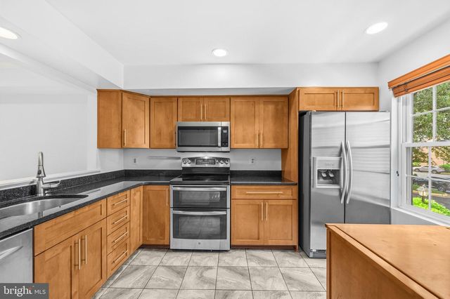 2141 DOMINION WAY, Falls Church, VA 22043