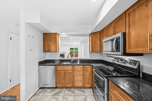 2141 DOMINION WAY, Falls Church, VA 22043