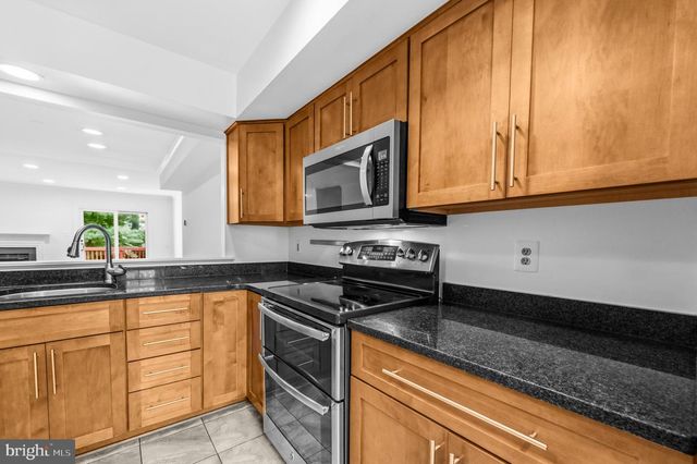 2141 DOMINION WAY, Falls Church, VA 22043