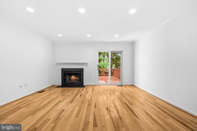 2141 DOMINION WAY, Falls Church, VA 22043