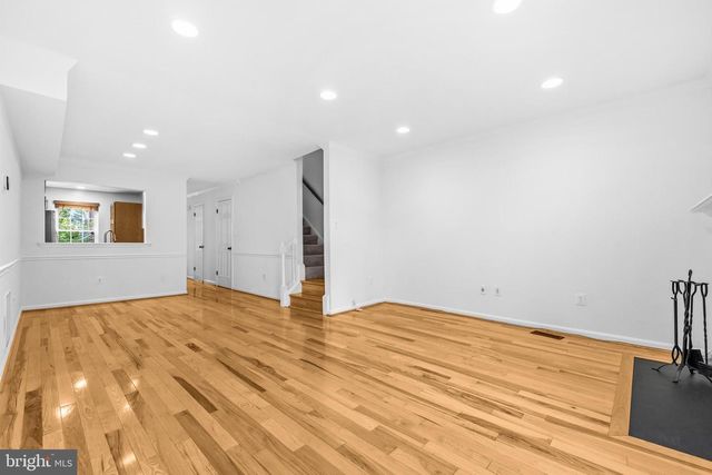 2141 DOMINION WAY, Falls Church, VA 22043