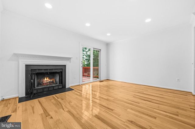 2141 DOMINION WAY, Falls Church, VA 22043