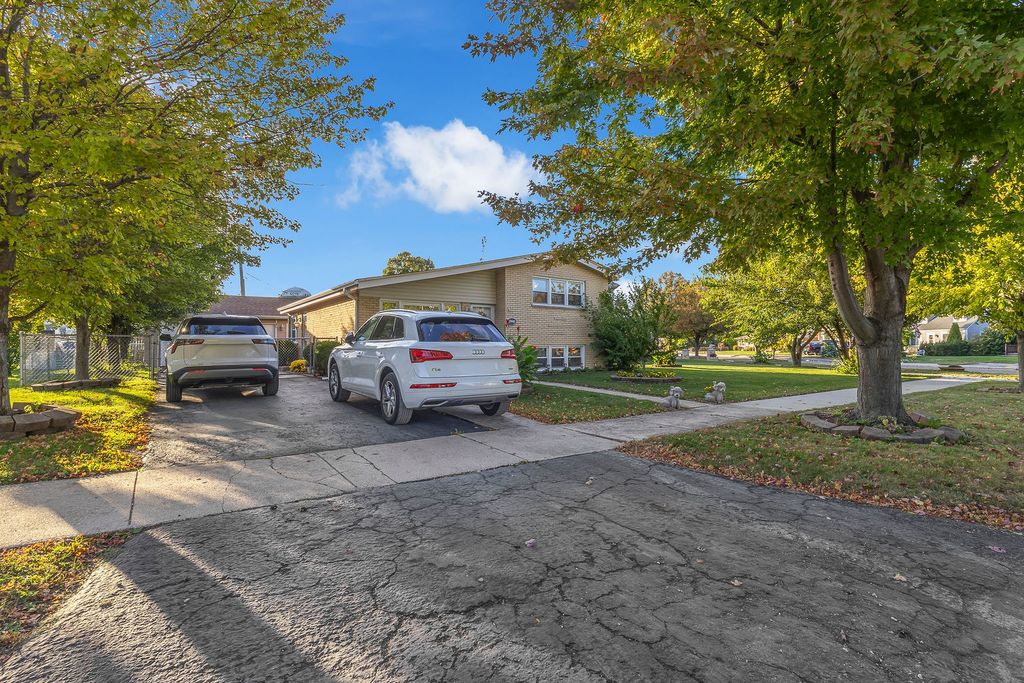 10440 Princess Avenue, Chicago Ridge, IL 60415 — photo 2