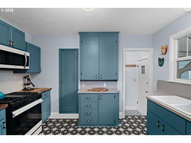 6525 N CAMPBELL Ave, Portland, OR 97217