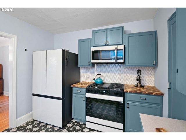 6525 N CAMPBELL Ave, Portland, OR 97217