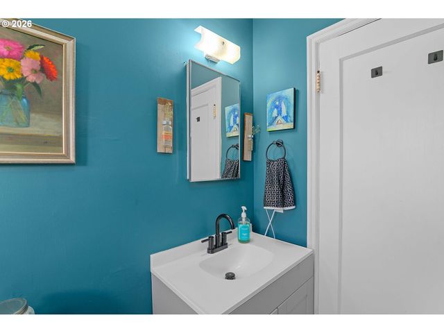 6525 N CAMPBELL Ave, Portland, OR 97217