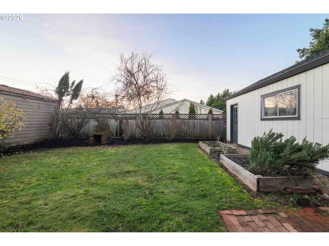 6525 N CAMPBELL Ave, Portland, OR 97217