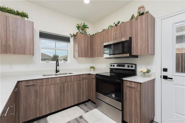 1006 N Clarence Avenue 2, Edinburg, TX 78541