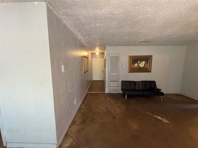 6720 Trailwood Drive, Forest Hill, TX 76140