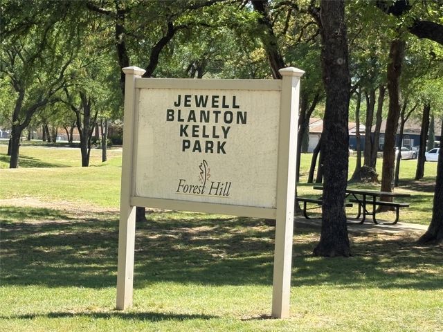 6720 Trailwood Drive, Forest Hill, TX 76140