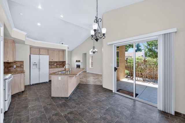 794 Applegate Avenue, Clovis, CA 93611