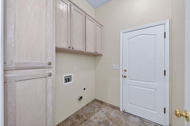 794 Applegate Avenue, Clovis, CA 93611