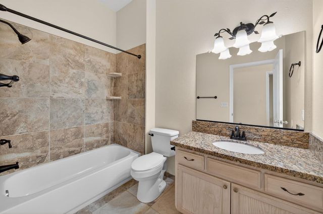 794 Applegate Avenue, Clovis, CA 93611