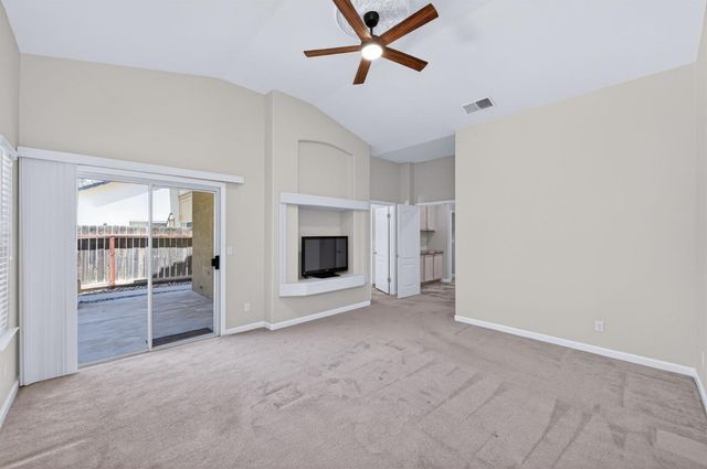 794 Applegate Avenue, Clovis, CA 93611