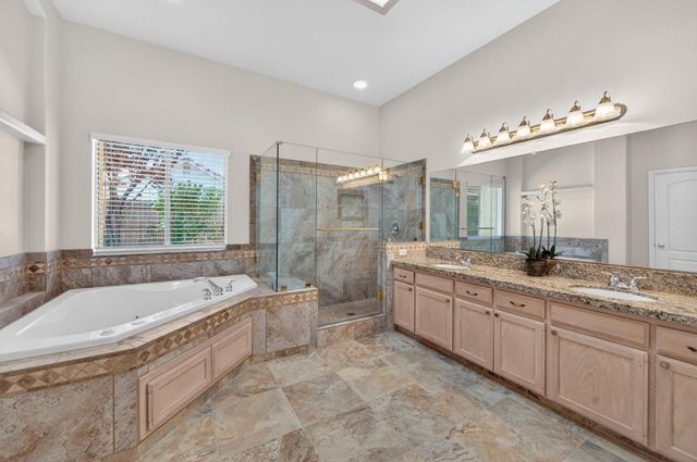 794 Applegate Avenue, Clovis, CA 93611