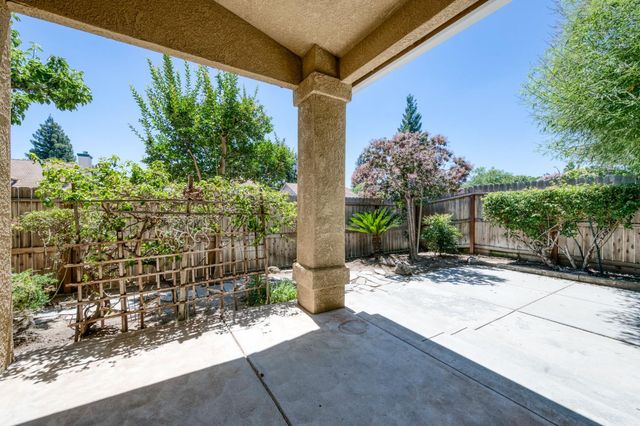794 Applegate Avenue, Clovis, CA 93611