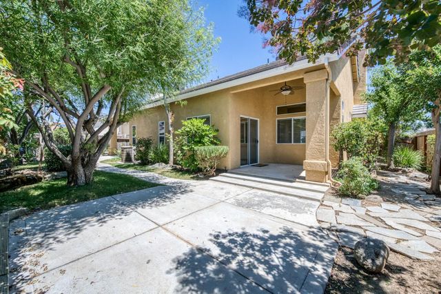 794 Applegate Avenue, Clovis, CA 93611