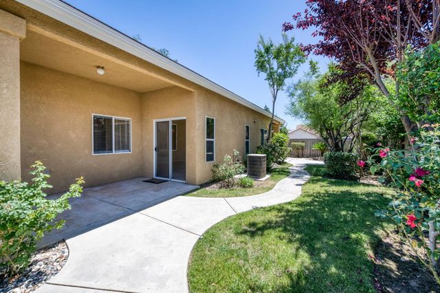 794 Applegate Avenue, Clovis, CA 93611