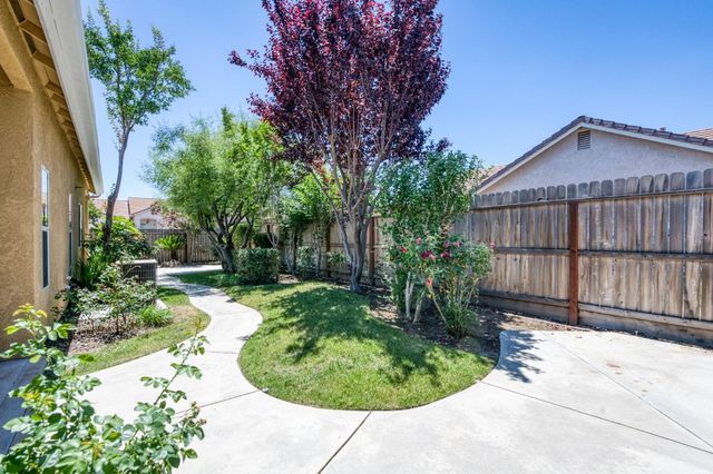 794 Applegate Avenue, Clovis, CA 93611