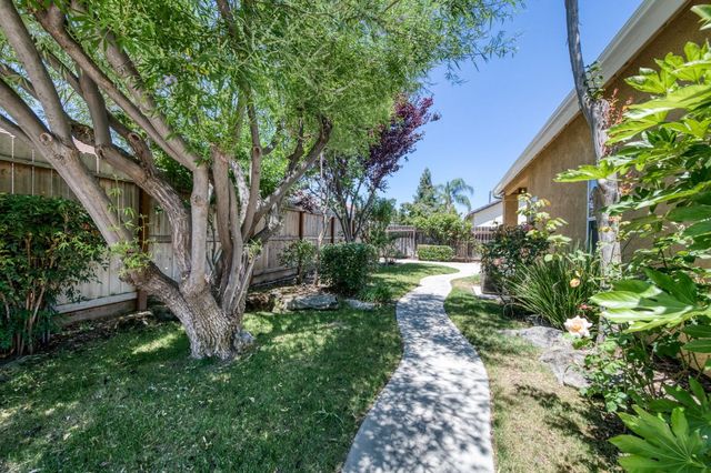 794 Applegate Avenue, Clovis, CA 93611
