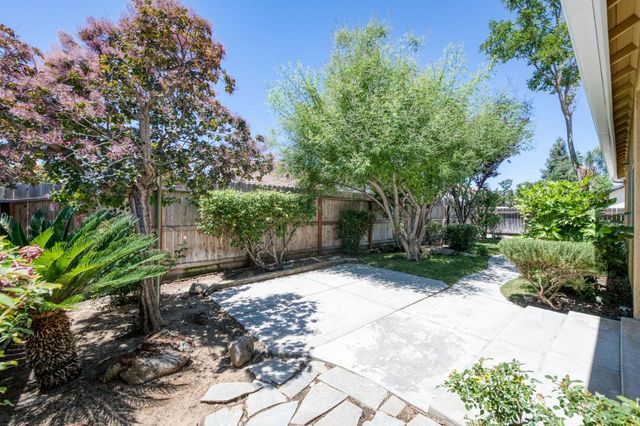 794 Applegate Avenue, Clovis, CA 93611