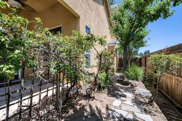 794 Applegate Avenue, Clovis, CA 93611