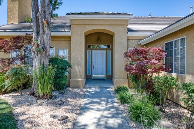 794 Applegate Avenue, Clovis, CA 93611