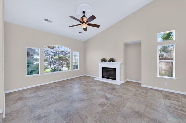 794 Applegate Avenue, Clovis, CA 93611