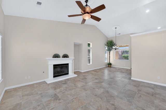 794 Applegate Avenue, Clovis, CA 93611