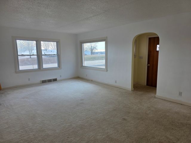 705 W Commercial Street, Lyndon, IL 61261