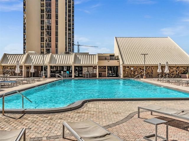 20379 W Country Club Drive 1437, Aventura, FL 33180