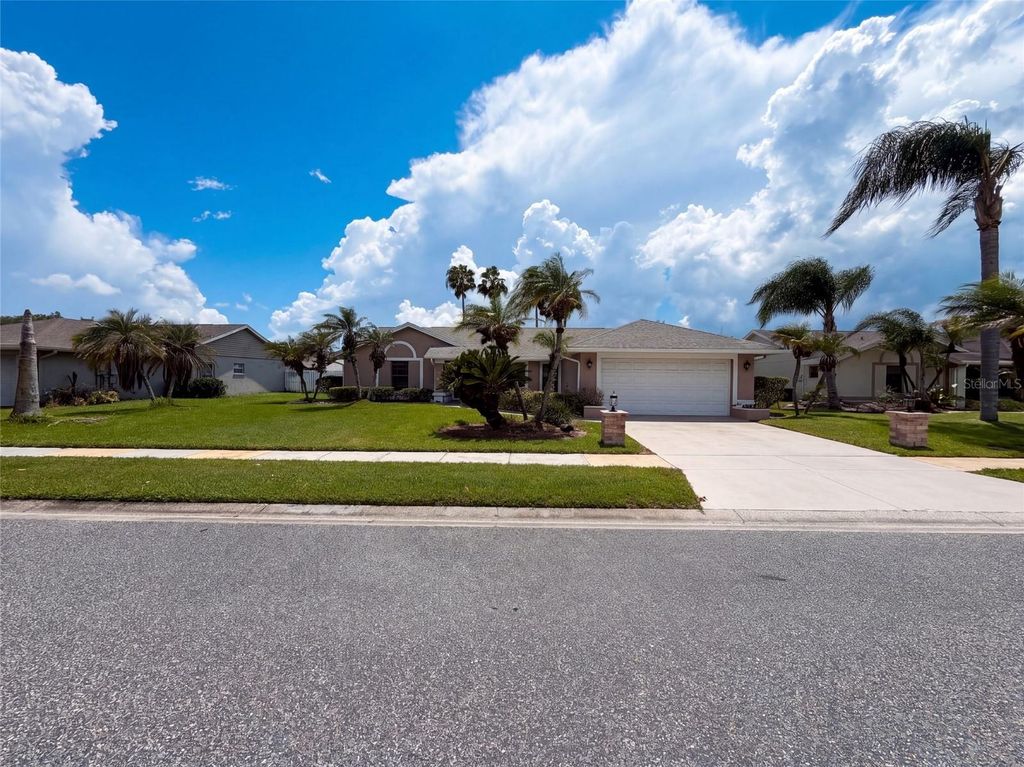 Image 1 of property listing at 14725 EAGLES CROSSING DRIVE, Orlando, FL 32837