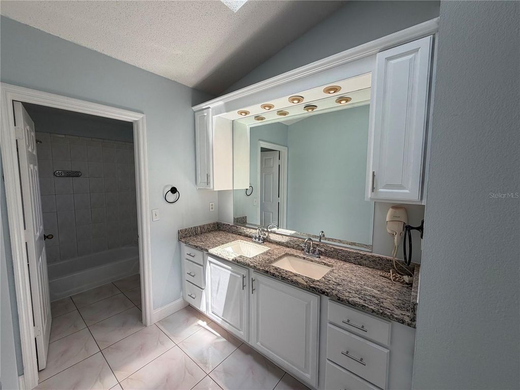 Image 14 of property listing at 14725 EAGLES CROSSING DRIVE, Orlando, FL 32837