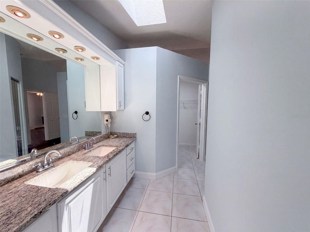 Image 15 of property listing at 14725 EAGLES CROSSING DRIVE, Orlando, FL 32837