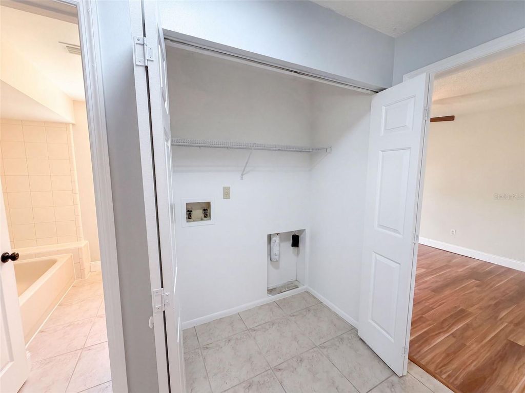 Image 18 of property listing at 14725 EAGLES CROSSING DRIVE, Orlando, FL 32837