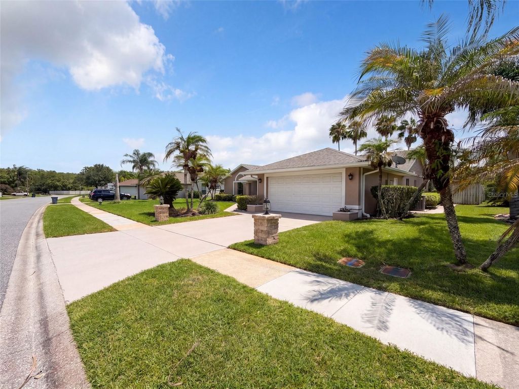 Image 21 of property listing at 14725 EAGLES CROSSING DRIVE, Orlando, FL 32837
