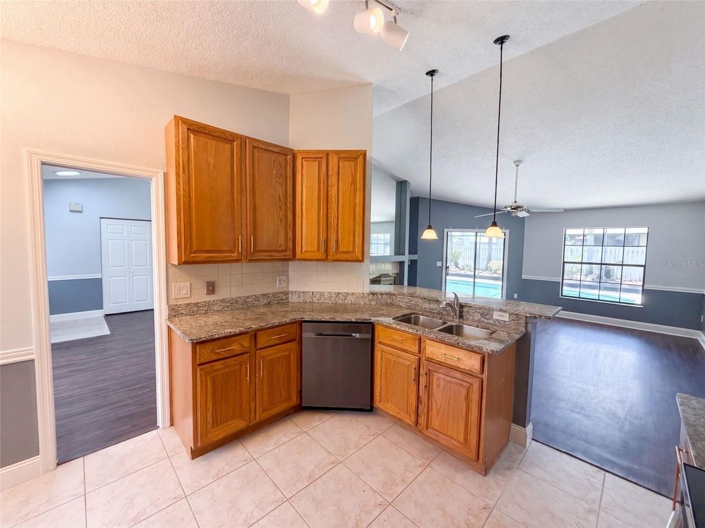 Image 7 of property listing at 14725 EAGLES CROSSING DRIVE, Orlando, FL 32837