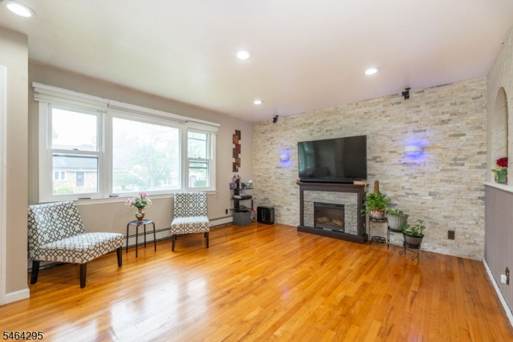34 Meadow Ln, Clifton City, NJ 07012 — photo 3