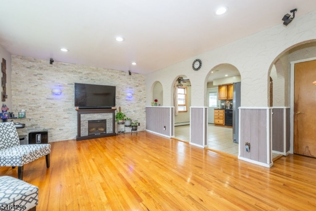 34 Meadow Ln, Clifton City, NJ 07012 — photo 5