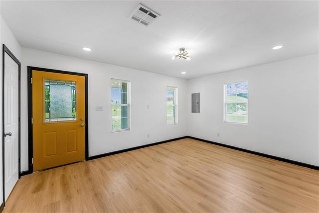 206 S Lyons Street, Lake Charles, LA 70601