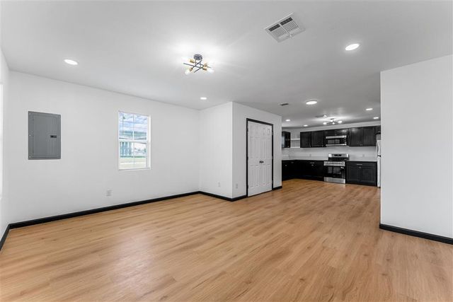 206 S Lyons Street, Lake Charles, LA 70601