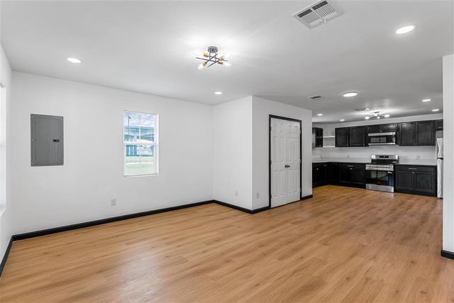 206 S Lyons Street, Lake Charles, LA 70601