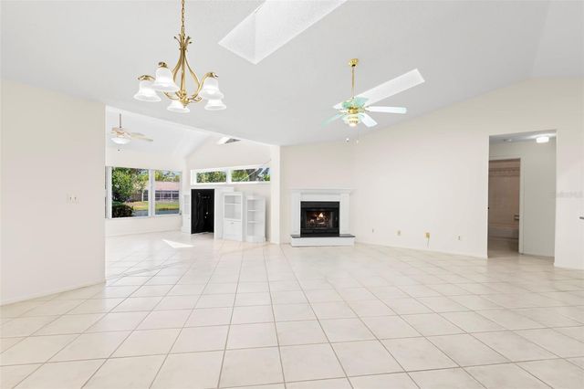 523 PADUA CIRCLE NE, St Petersburg, FL 33703